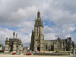 FRANCE - Bretagne - Pleyben - Enclos paroissial (06-08-2004).JPG