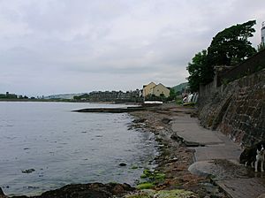 Archivo:Fairlie Bay looking towards Largs