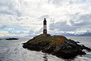 Archivo:Faro Les Éclaireurs en Canal de Beagle