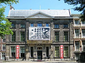 Archivo:Gevel Escher in Het Paleis 300 dpi
