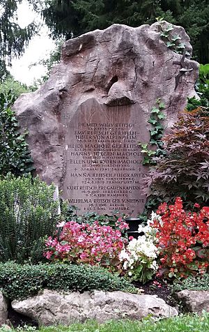 Archivo:Grave of Hanna Reitsch (Salzburger Kommunalfriedhof) 03
