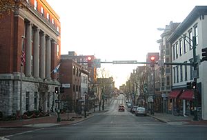 Downtown Hagerstown (Maryland). Este tamaño y estilo es típico de las ciudades pequeñas y medias de los Estados Unidos.