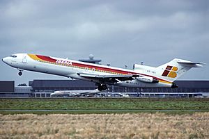 Iberia Boeing 727-256Adv EC-CBJ.jpg