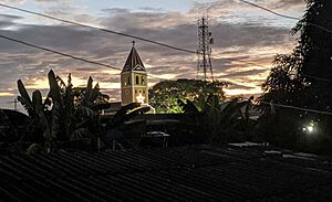 Archivo:Iglesia San Onofre amanecer
