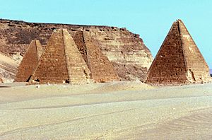 Archivo:Jebel Barkal Pyramids