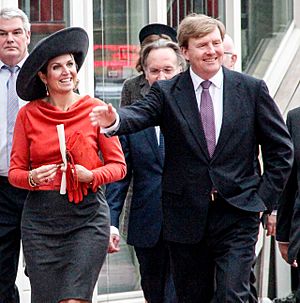 Archivo:King Willem-Alexander and Queen Máxima - Emmen 01 (cropped)