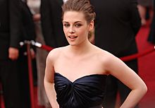 Archivo:Kristen Stewart @ 2010 Academy Awards
