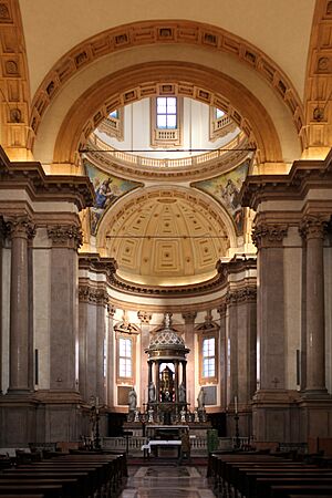 Archivo:L'interno della chiesa di San Fedele a Milano, veduta generale