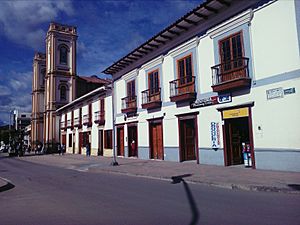 Archivo:La Villa-Plaza