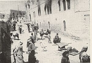 Archivo:Looting the Jewish Quarter