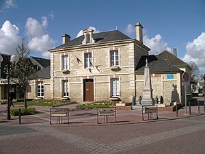 Archivo:Mairie Démouville