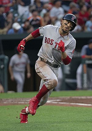 Archivo:Mookie Betts running 2018