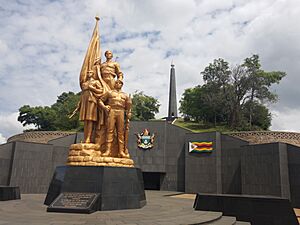 Archivo:Nationalhelden-Denkmal (25281970147)