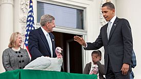 Archivo:Obama ThanksGiving Turkey Pardon 2009