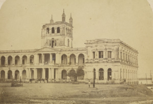 Archivo:Palácio de Los Lopez após bombardeio durante a Guerra do Paraguai