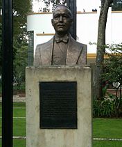 Archivo:Parque Nacional - Busto de Enrique Olaya Herrera