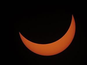 Archivo:Partial Solar Eclipse of December 2020 seen from M.B Gonnet (50)