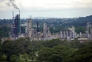 Archivo:Refinerypointeapierre