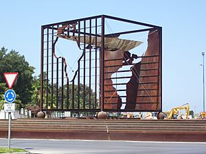 Archivo:San Fernando - Monumento de la comunicación - Fuente oxidá