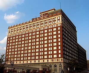 Archivo:The Brown Hotel, Louisville, KY