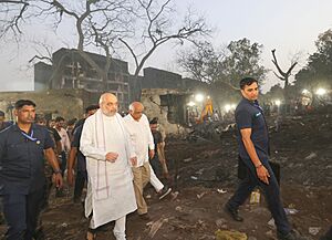 Archivo:The Union Minister of Home Affairs and Cooperation, Shri Amit Shah visiting the crash site of Air India Flight 171