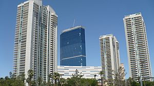 Archivo:Turnberry-Place-May-21-2010
