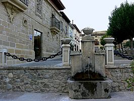 Plaza de España. Fuente y Hotel El Palacete.