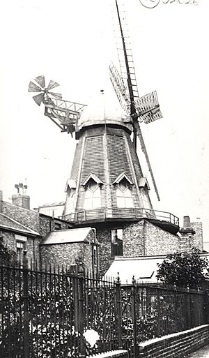 Archivo:Windmill Chimney Mills Spital Tongues