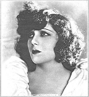 Archivo:1928-11-27, Estampa, Raquel Meller en el cinematógrafo (cropped)