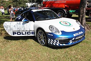 Archivo:2014 Porsche 911 991 Police Promotional Car (16692478615)