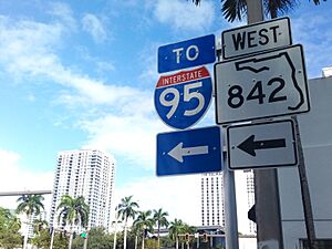 Archivo:Acceso a la Ruta Interestatal 95 ("I95") desde el centro de Fort Lauderdale)