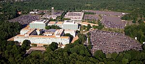 Archivo:Aerial view of the Central Intelligence Agency headquarters, Langley, Virginia - Corrected and Cropped