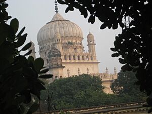 Archivo:Bahu Begum ka Maqbara