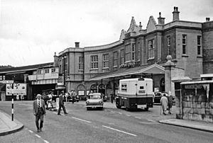 Archivo:Bath Spa railway station