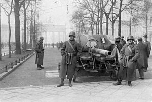Archivo:Bundesarchiv Bild 183-H25109, Kapp-Putsch, Brigade Erhardt, Berlin