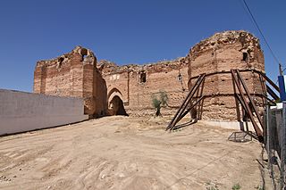 Casarrubios del Monte, Castillo siglo XIV, fachada principal.jpg