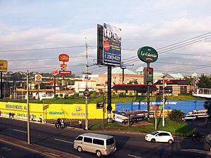 Archivo:Centro Comercial Santa Clara