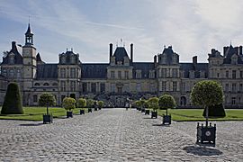 Château de Fontainebleau-Cour d'honneur-20120722-
