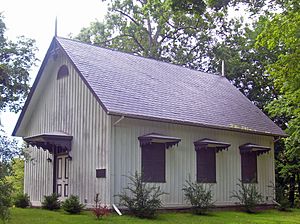 Archivo:Clarkson Chapel, Clermont, NY