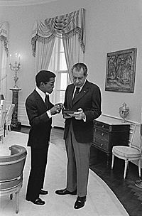 Archivo:Davis Nixon 1973