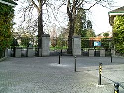 Archivo:Dublin National Botanic Gardens Entrance