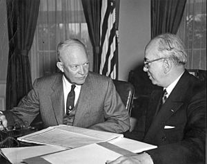 Archivo:Eisenhower and Strauss
