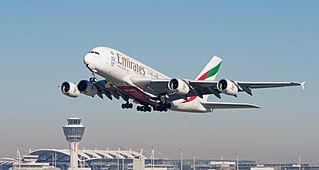 Archivo:Emirates Airbus A380-861 A6-EER MUC 2015 01