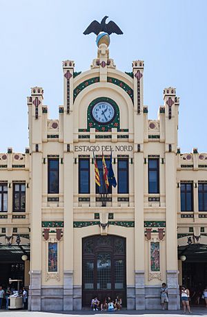Archivo:Estación del Norte, Valencia, España, 2014-06-30, DD 125