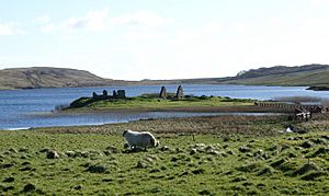 Archivo:Finlaggan - Eilean Mór from the north 20120411