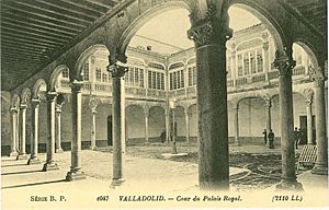 Archivo:Fundación Joaquín Díaz - Palacio Real. Patio - Valladolid