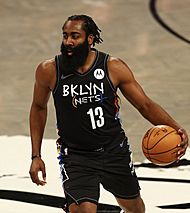 Archivo:Harden on the Nets wearing their city edition jersey.
