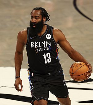 Archivo:Harden on the Nets wearing their city edition jersey.