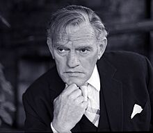 Harry Andrews 2 Allan Warren.jpg