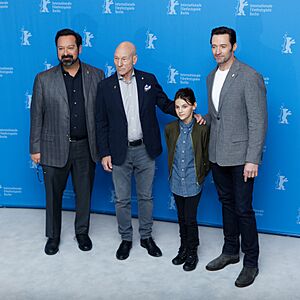 Archivo:James Mangold with Cast Photo Call Logan Berlinale 2017 03